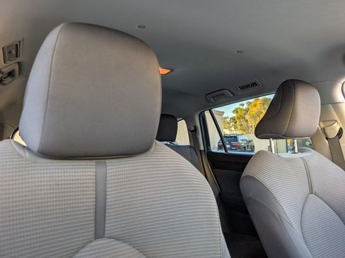 Used 2024 Toyota Highlander LE image 3