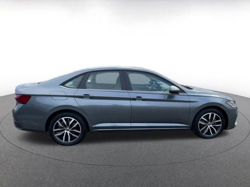 Used 2025 Volkswagen Jetta SE image 16