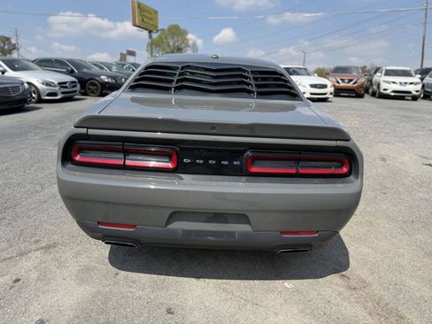 Used 2018 Dodge Challenger SXT RWD image 3