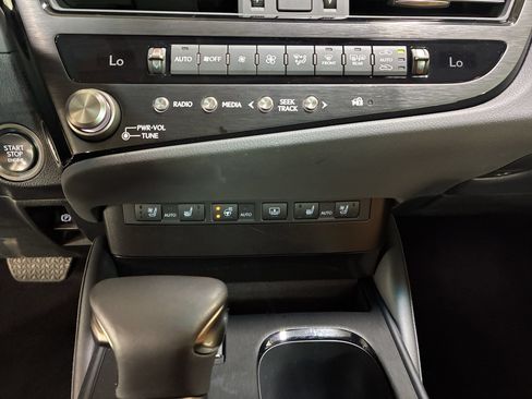 Used 2025 Lexus ES 350 Ultra Luxury w/ Accessory Package (Z1) FWD image 24