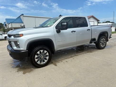 Used 2022 Chevrolet Silverado 2500 Custom w/ Custom Value Package AWD/4WD image 2