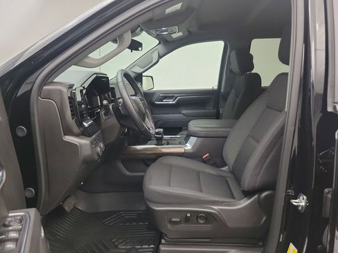 Used 2025 Chevrolet Silverado 1500 LT Trail Boss w/ Convenience Package II image 4