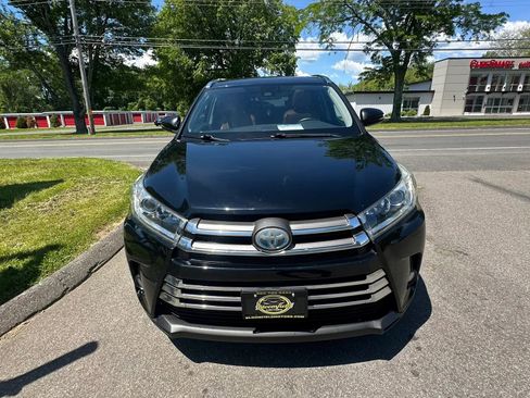Used 2018 Toyota Highlander Limited AWD/4WD image 2