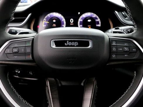 New 2025 Jeep Grand Cherokee L Limited AWD/4WD image 11