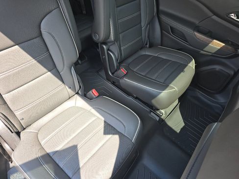 Used 2023 GMC Acadia Denali w/ Denali Technology Package FWD image 16