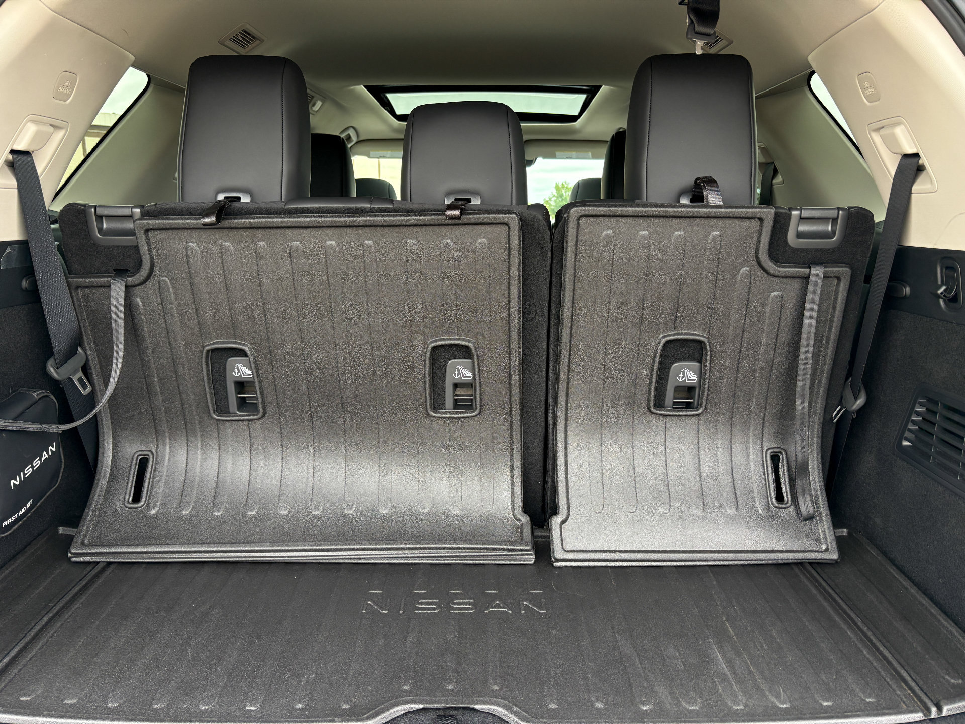 Used 2025 Nissan Pathfinder Platinum FWD image 33