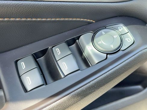 Used 2018 Chevrolet Traverse LT image 20