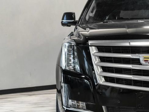 Used 2020 Cadillac Escalade ESV Luxury RWD image 42