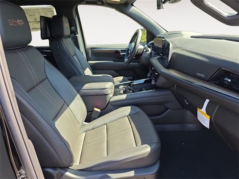 New 2025 Chevrolet Suburban High Country image 15