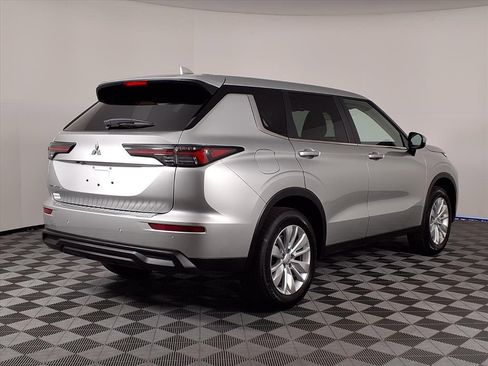 New 2026 Mitsubishi Outlander ES image 27