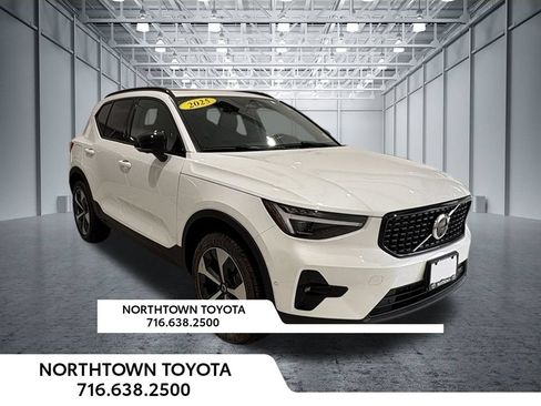 Used 2025 Volvo XC40 B5 Plus w/ Climate Package AWD/4WD image 5