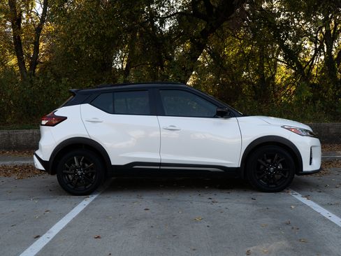 Used 2022 Nissan Kicks SR w/ Interior Electronics Package image 10