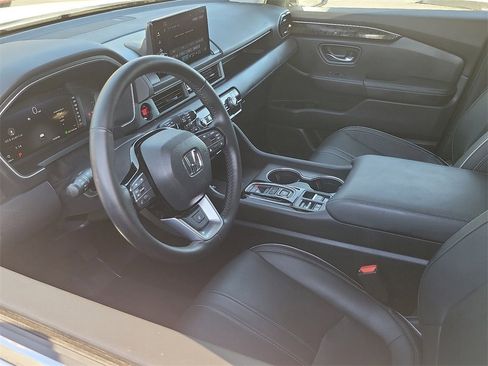 Used 2023 Honda Pilot Elite image 3