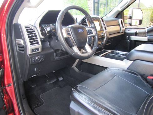 Used 2017 Ford F250 Lariat w/ Lariat Value Package AWD/4WD image 13