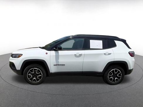 Used 2025 Jeep Compass Trailhawk AWD/4WD image 8
