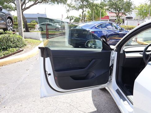 Used 2020 Tesla Model 3 Long Range image 23