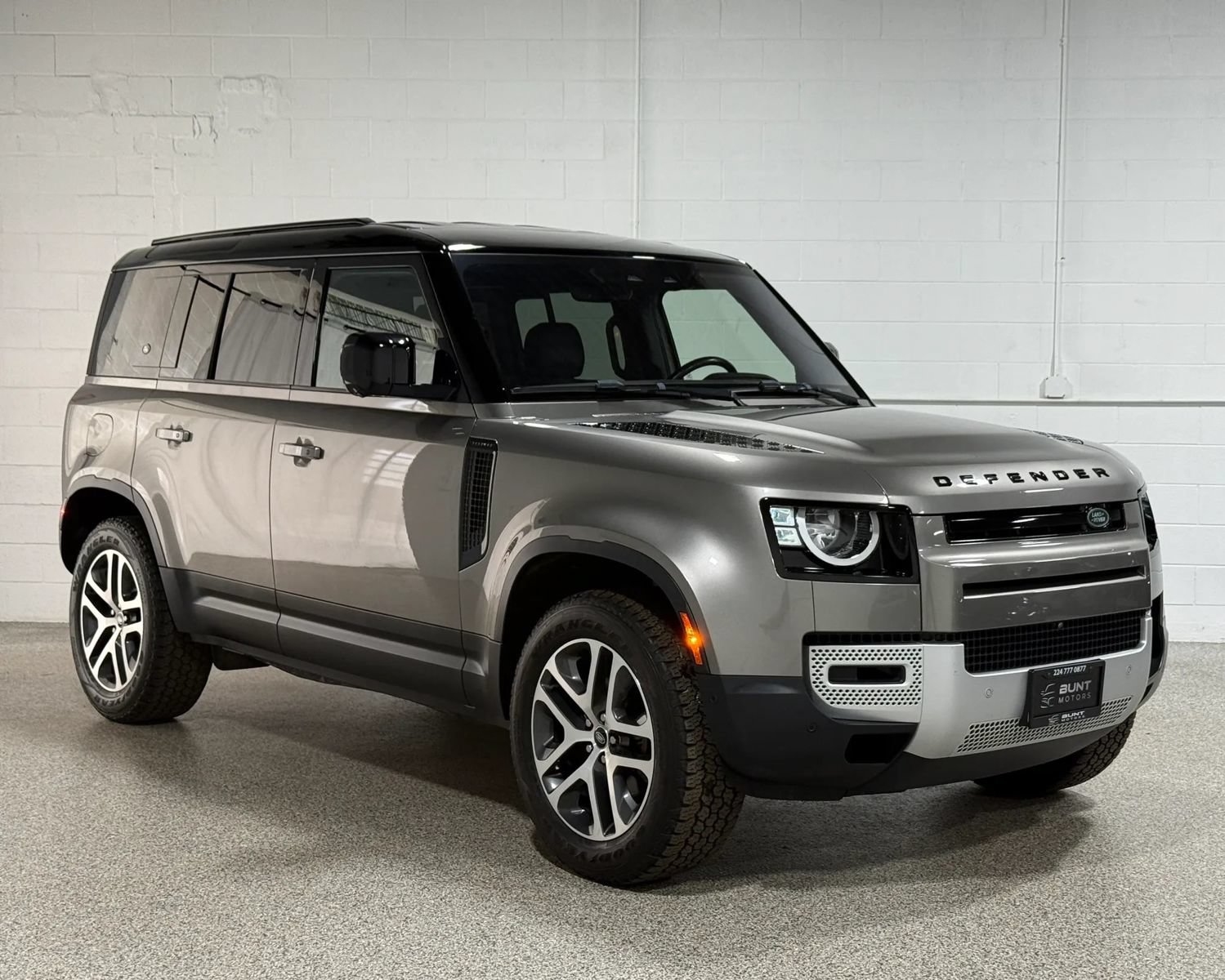 Used 2022 Land Rover Defender 110 S AWD/4WD image 5