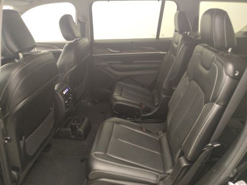 Used 2023 Jeep Grand Cherokee L Limited w/ Luxury Tech Group II AWD/4WD image 18