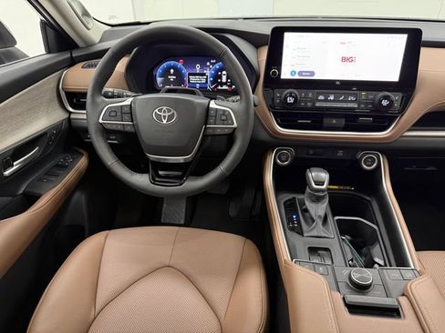 Used 2026 Toyota Grand Highlander AWD image 32