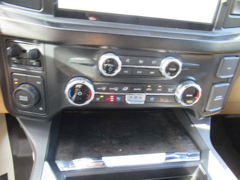 Used 2023 Ford F350 Lariat image 27