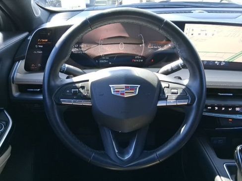 Used 2024 Cadillac XT4 Luxury w/ LPO, Floor Liner Package FWD image 10