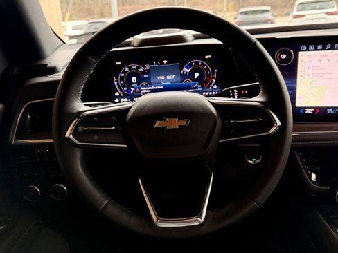 Used 2025 Chevrolet Suburban Premier image 36