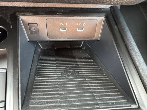 Used 2025 Nissan Kicks SV AWD/4WD image 28