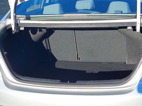 Used 2017 Hyundai Elantra SE image 11