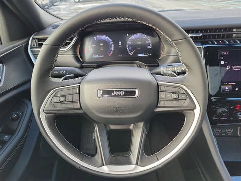 New 2025 Jeep Grand Cherokee L Altitude image 27