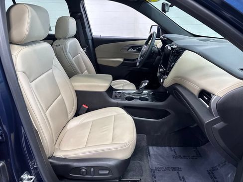 Used 2023 Chevrolet Traverse LT w/ LT Premium Package AWD/4WD image 11