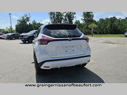 Used 2024 Nissan Kicks SR w/ SR Premium Package FWD image 21