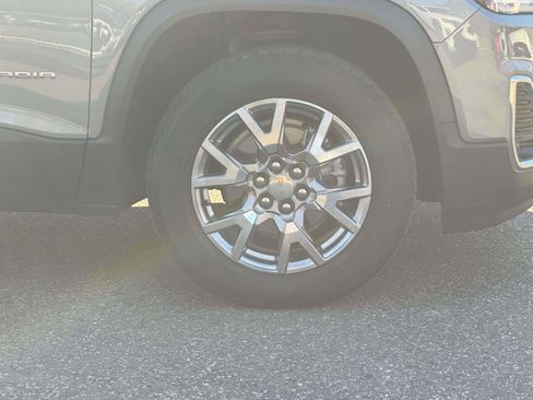 Used 2022 GMC Acadia SLT w/ LPO, Roadside Safety Package image 6