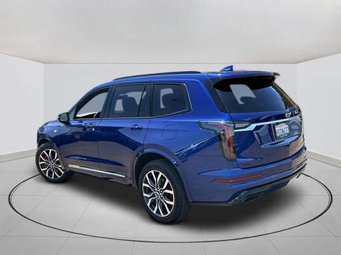 Certified 2023 Cadillac XT6 Sport w/ Technology Package AWD/4WD image 4