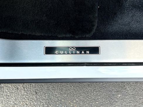 Used 2022 Rolls-Royce Cullinan Black Badge image 28