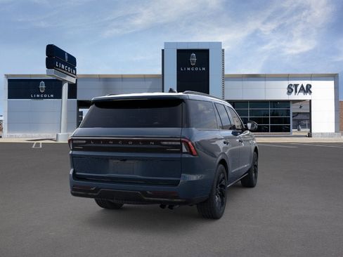 New 2026 Lincoln Navigator Reserve AWD/4WD image 8