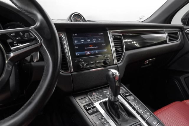 Used 2018 Porsche Macan Sport Edition AWD/4WD image 32