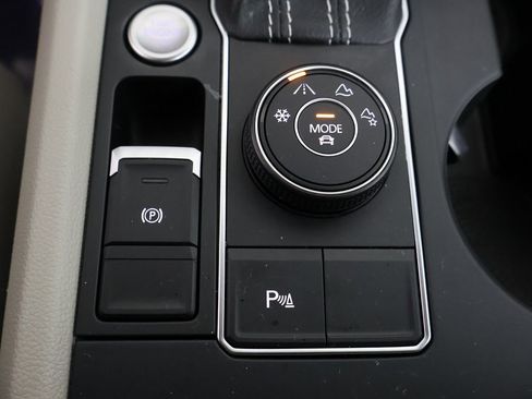 Used 2021 Volkswagen Atlas SE w/ Panoramic Sunroof Package image 4