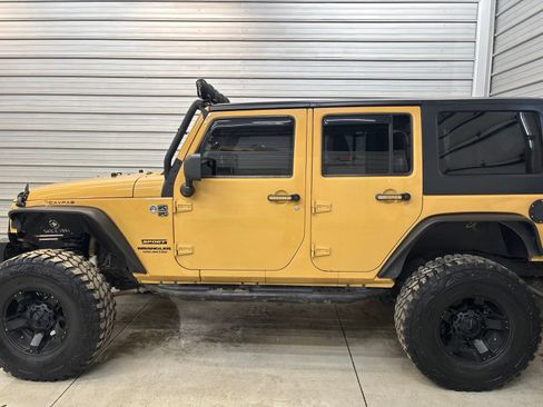 Used 2014 Jeep Wrangler Unlimited Sport w/ Quick Order Package 23S AWD/4WD image 7