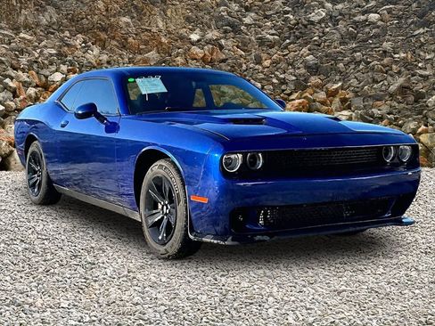 Used 2019 Dodge Challenger SXT w/ Driver Convenience Group image 9