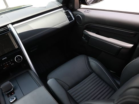 Used 2024 Land Rover Discovery Metropolitan Edition AWD/4WD image 31
