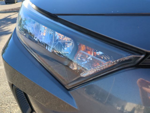 Used 2021 Toyota RAV4 LE AWD/4WD image 10