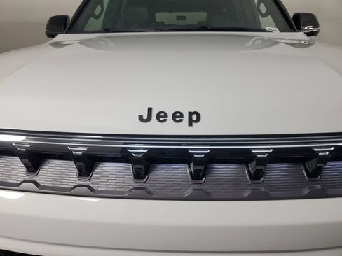 New 2026 Jeep Grand Wagoneer 4WD image 10