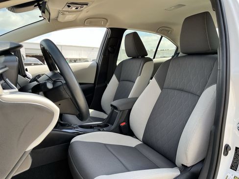 Used 2025 Toyota Corolla LE image 22