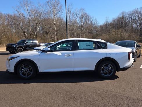 New 2026 Kia K4 LXS image 2