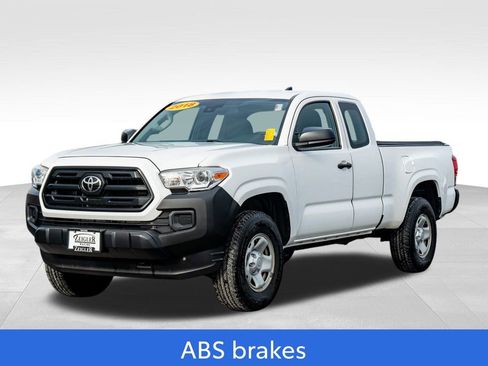 Used 2018 Toyota Tacoma SR image 3
