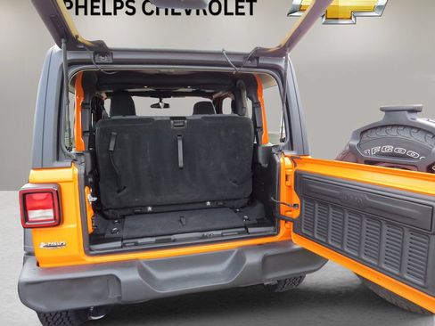 Used 2025 Jeep Wrangler Sport AWD/4WD image 13