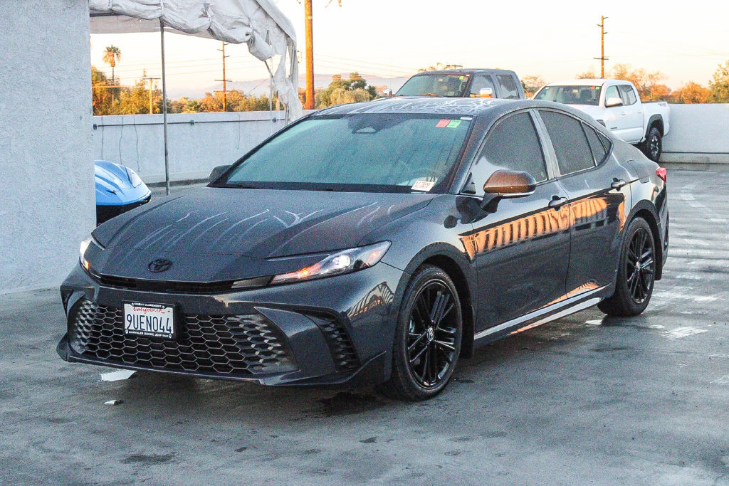 Used 2025 Toyota Camry SE w/ Convenience Package FWD image 4