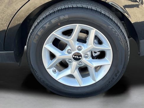 Used 2025 Kia Soul LX w/ LX Technology Package image 11
