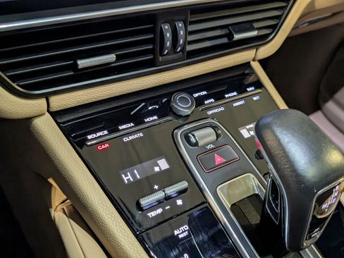 Certified 2023 Porsche Cayenne Coupe image 37