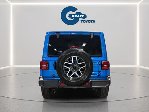 Used 2025 Jeep Wrangler Unlimited Sahara AWD/4WD image 8